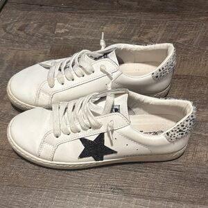 Vintage Havana White Sneakers with Black Star